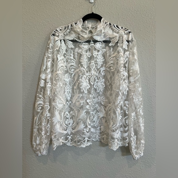 Beautiful detailed lace Retta x Eloquii mock neck white top size medium - Picture 2 of 6